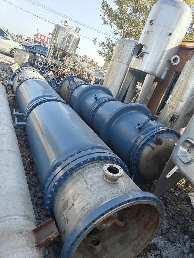 不锈钢薄膜蒸发器,8平方和11平方,碳钢夹套,内部刮板式