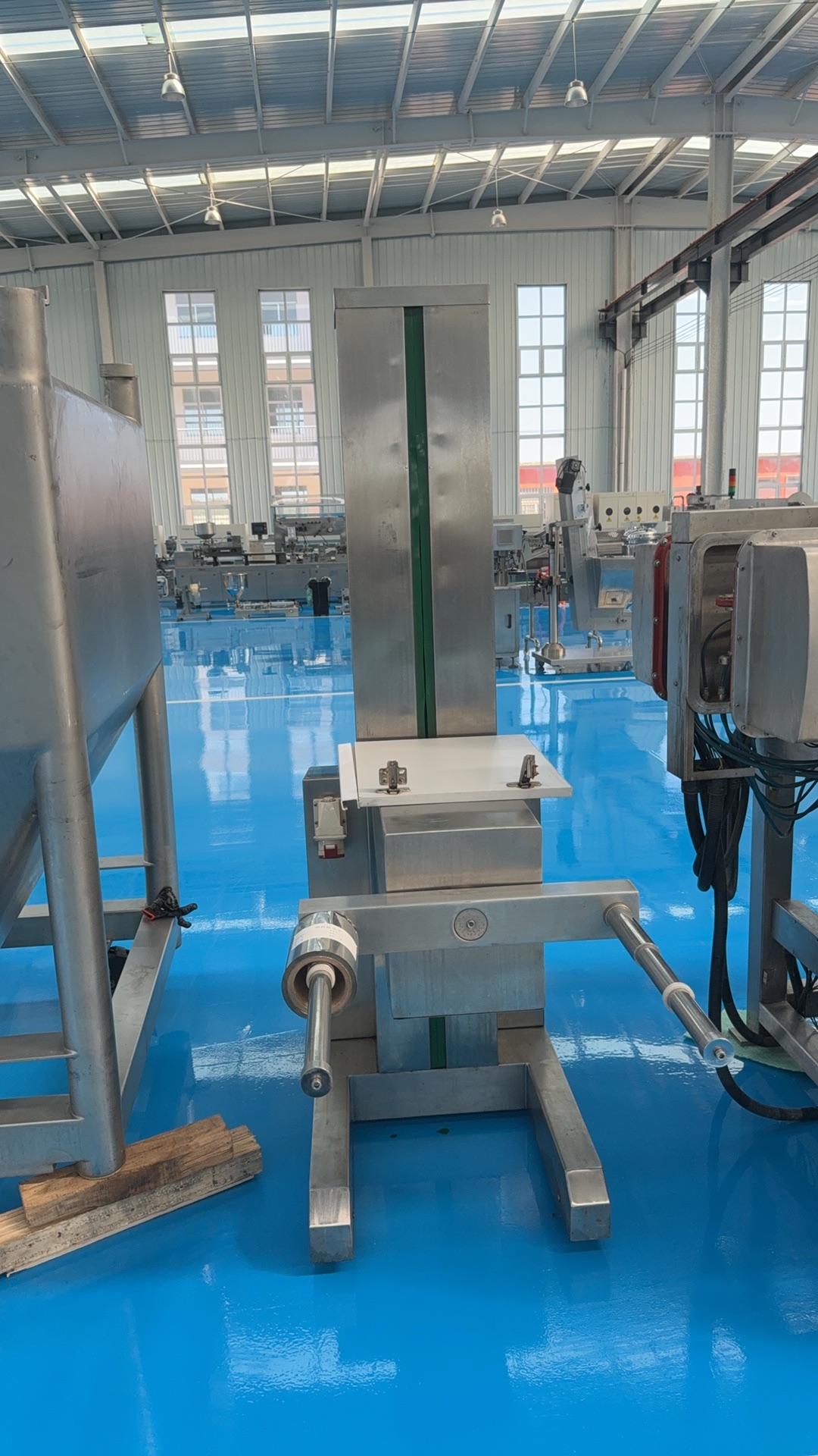 NTS-100型移动伸缩提升加料机