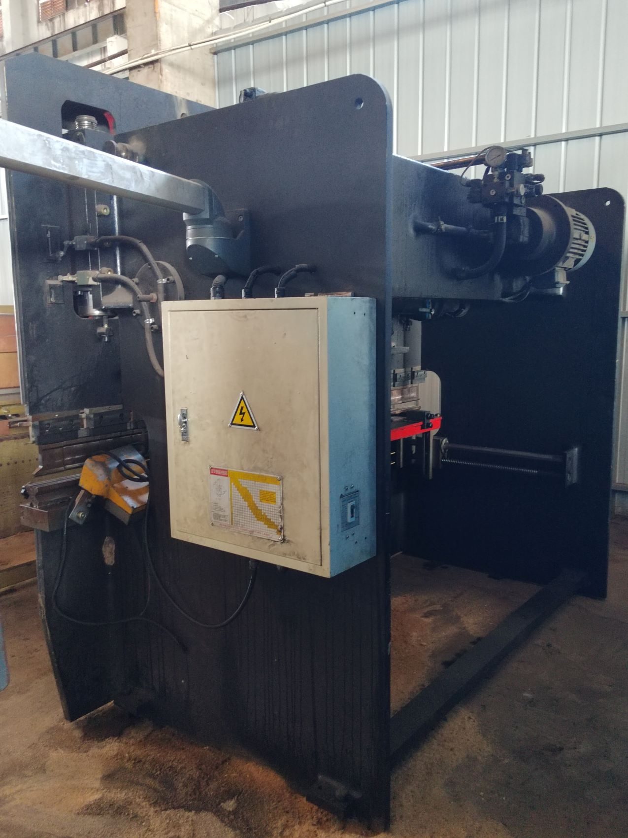沪东重工WD67Y‑63T/2600液压折弯机，2019年出厂， - 缩略图6