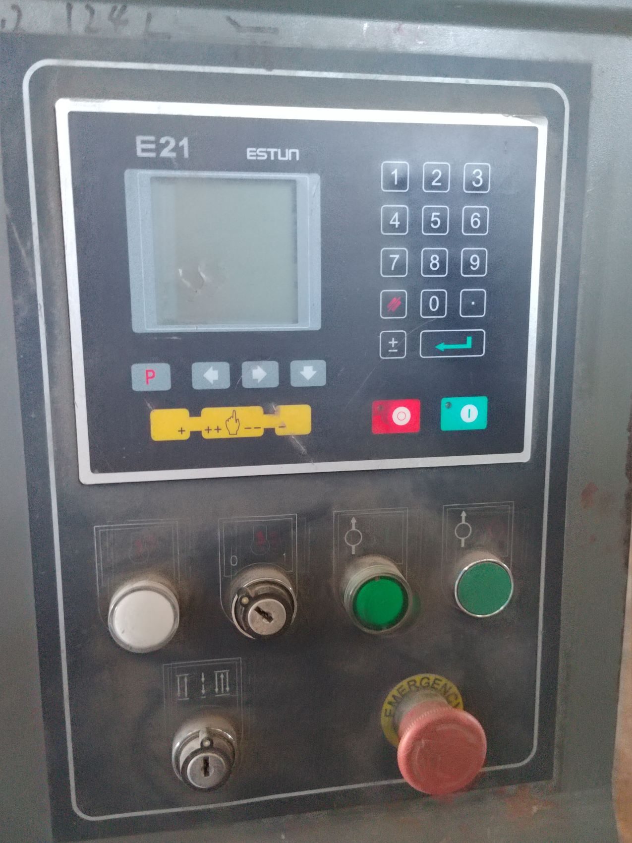 沪东重工WD67Y‑63T/2600液压折弯机，2019年出厂， - 缩略图7