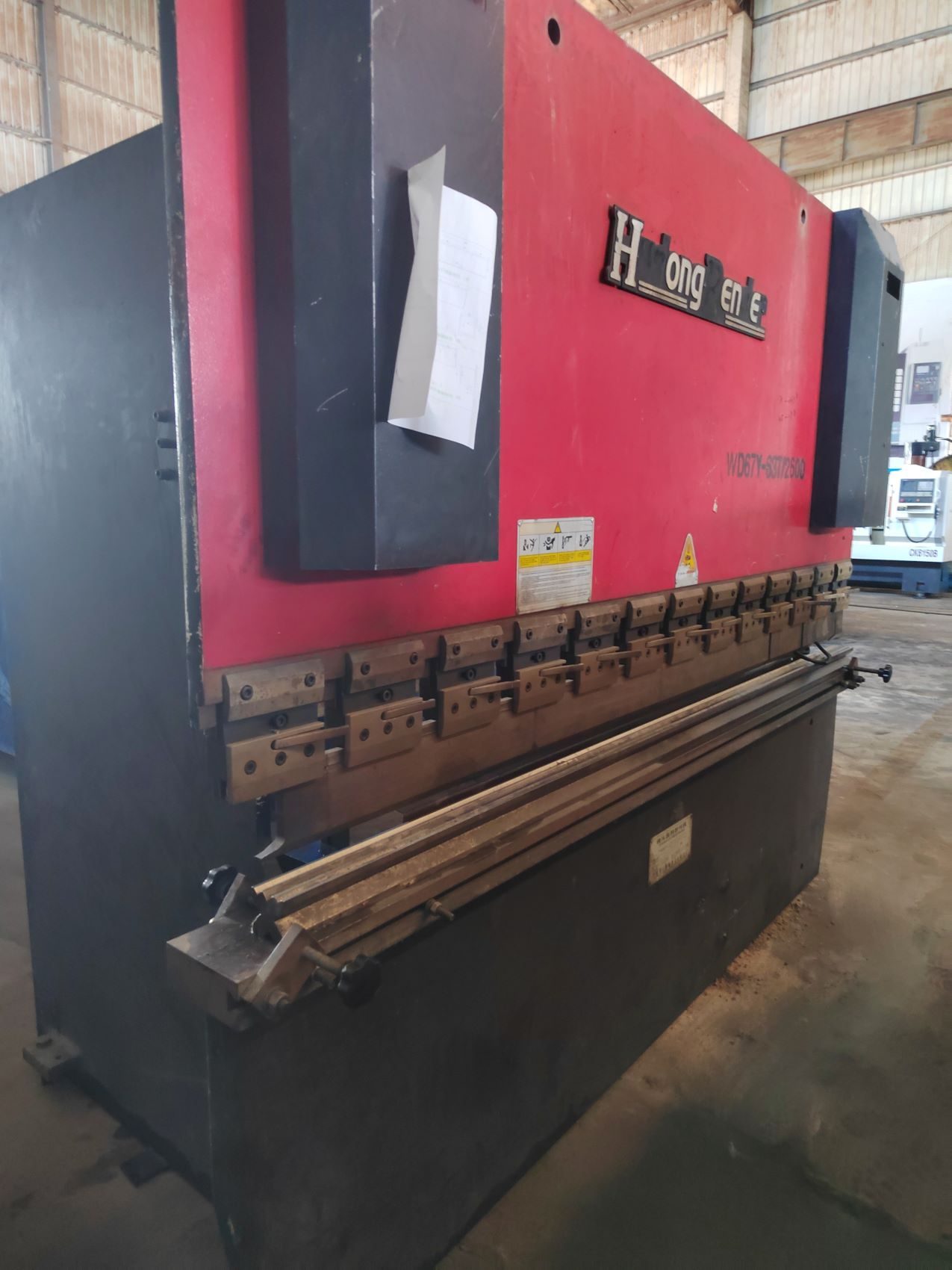 沪东重工WD67Y‑63T/2600液压折弯机，2019年出厂， - 缩略图4