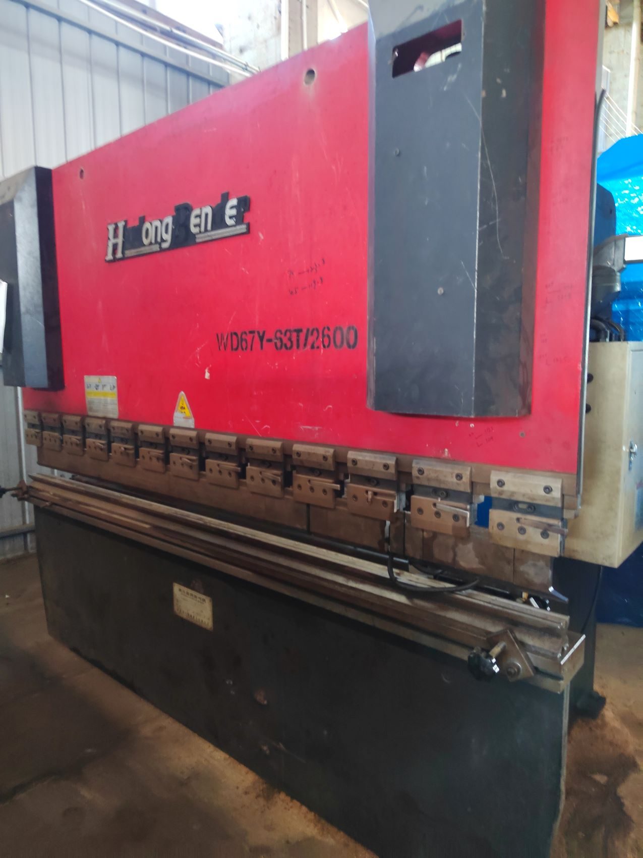 沪东重工WD67Y‑63T/2600液压折弯机，2019年出厂，