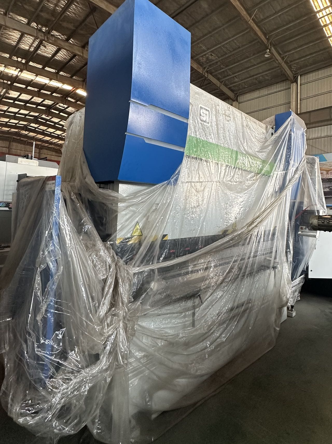 上海新力WF67K‑250T/3200数控折弯机，2025年产全新