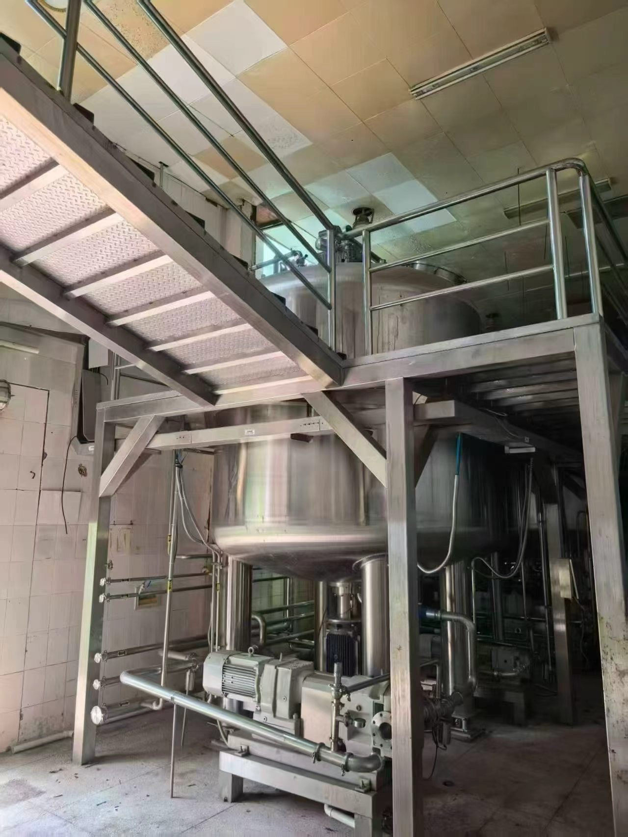现货二手304不锈钢多功能搅拌反应罐（配料乳化搅拌罐） - 缩略图3