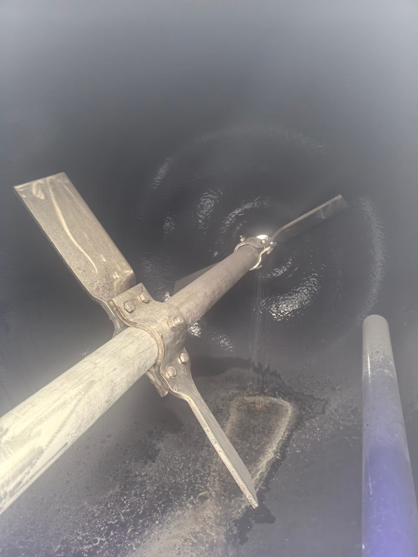 二手搪瓷反应釜 工业搪玻璃反应罐 带证书 化工搅拌反应设备 - 缩略图3