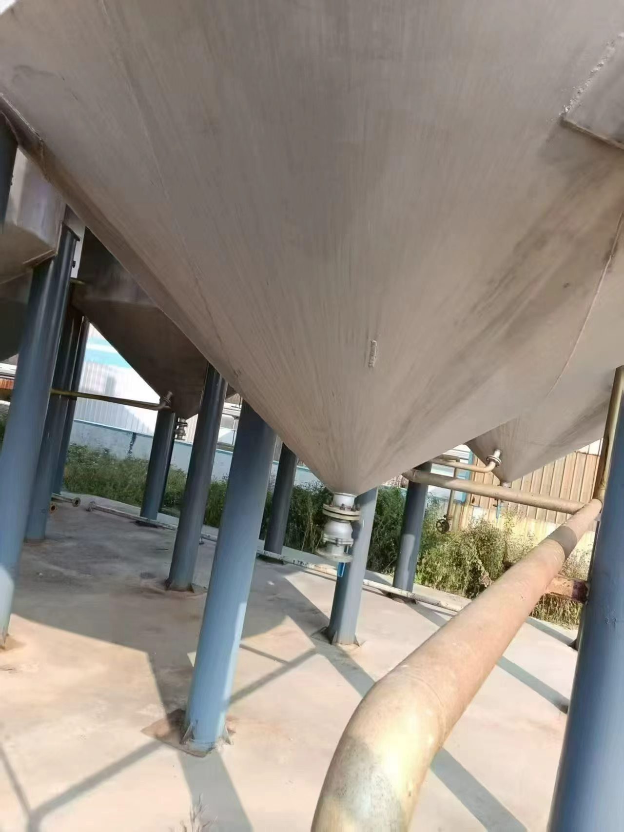 二手不锈钢带内盘管搅拌储罐 立式锥底加热冷却搅拌罐 成套储罐组 - 缩略图5