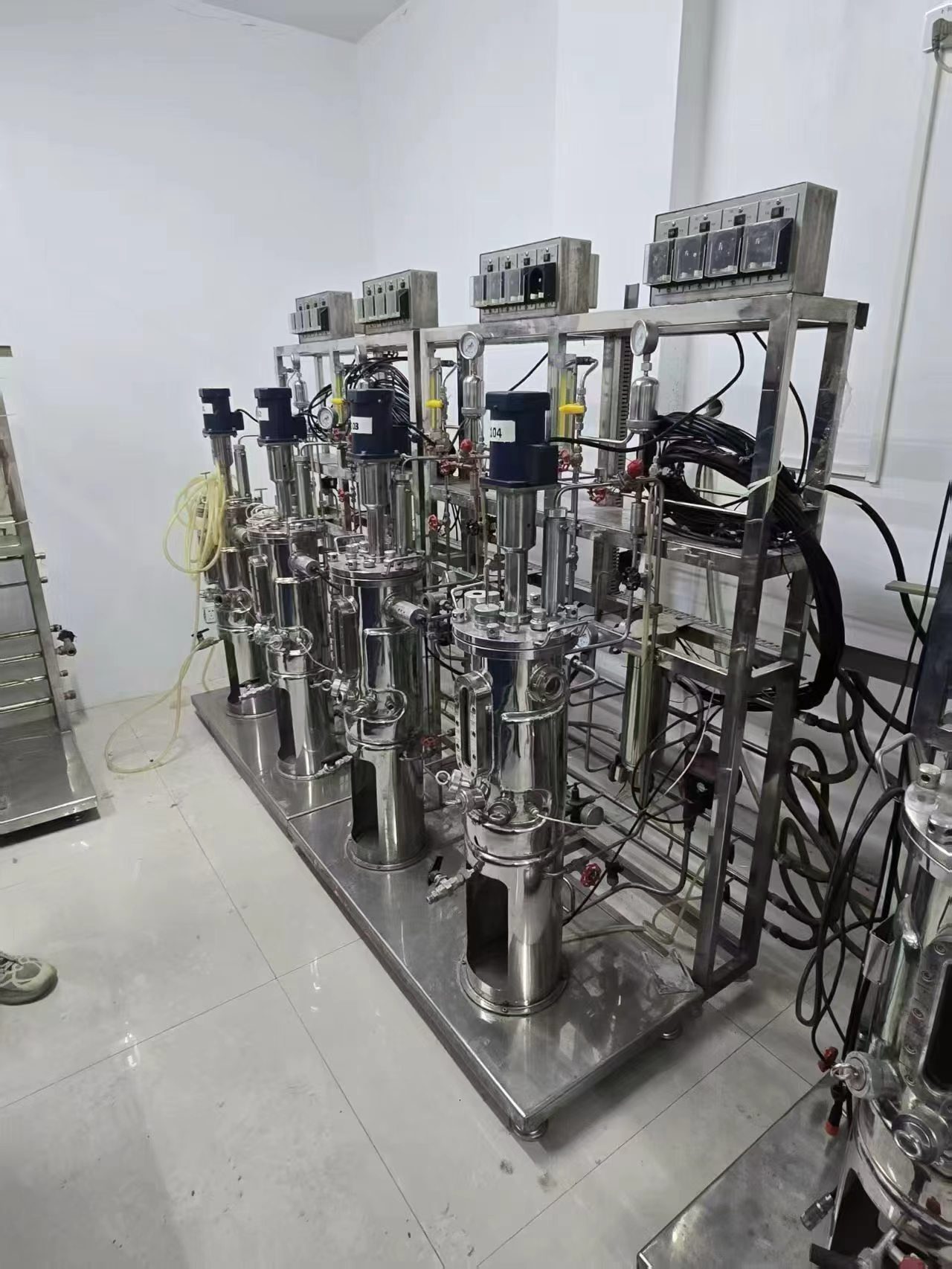 二手50L上搅拌发酵罐系统 上海群乐/保兴生物 实验室多级串联生物发酵成套设备 配套超低温冰箱 - 缩略图2