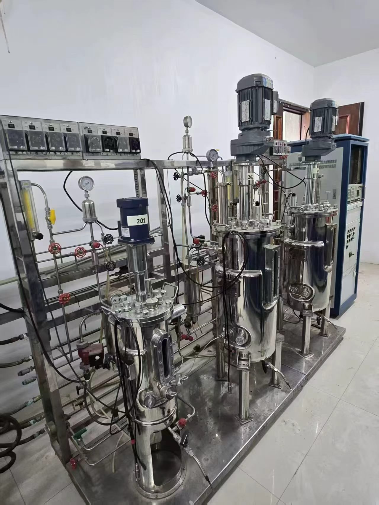二手50L上搅拌发酵罐系统 上海群乐/保兴生物 实验室多级串联生物发酵成套设备 配套超低温冰箱 - 缩略图4